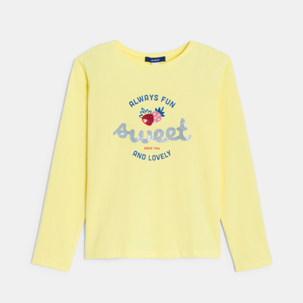 تيشيرت بطبعة عبارة من الترتر، باللون الأصفر للفتيات